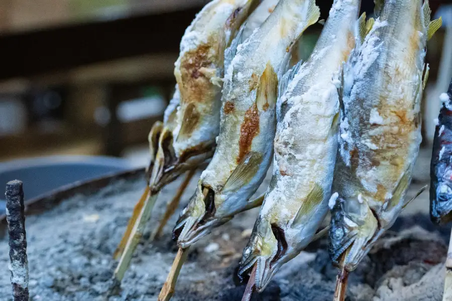 山の川で獲れた新鮮な鮎を塩焼きに